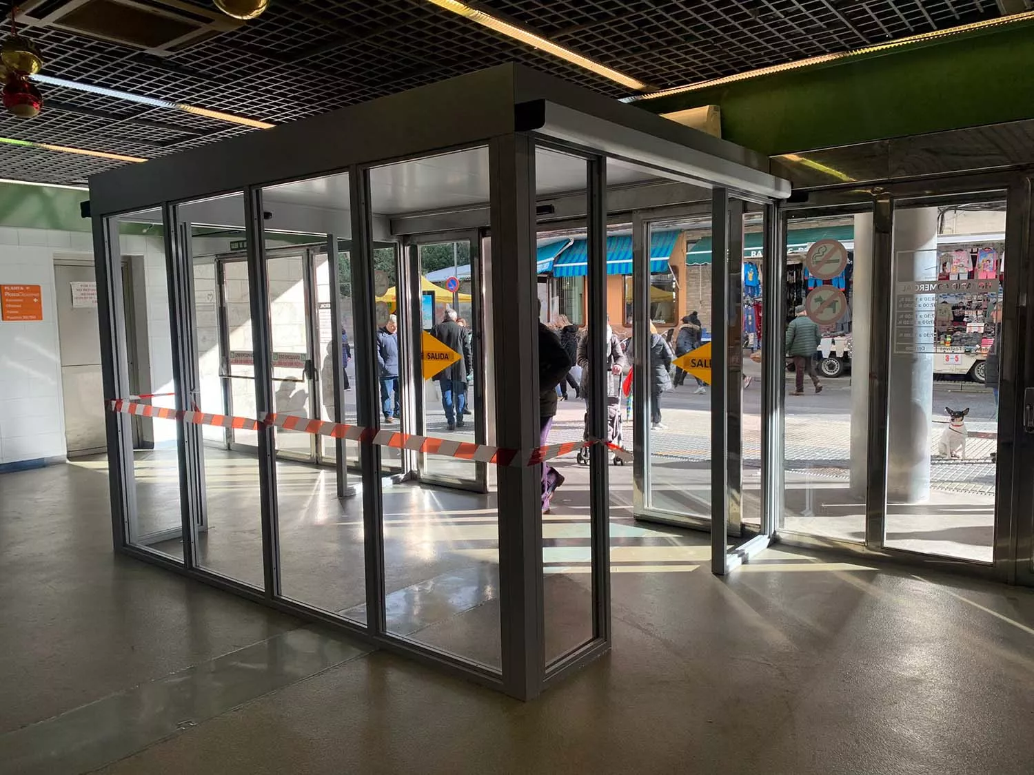 Cortavientos del Mercado de Abastos de Ponferrada Cortavientos del Mercado de Abastos de Ponferrada