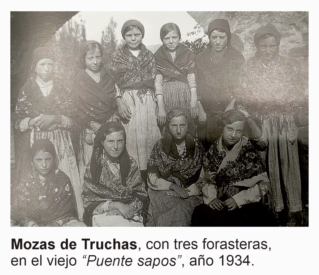 Indumentaria tradicional del Bierzo Indumentaria tradicional del Bierzo