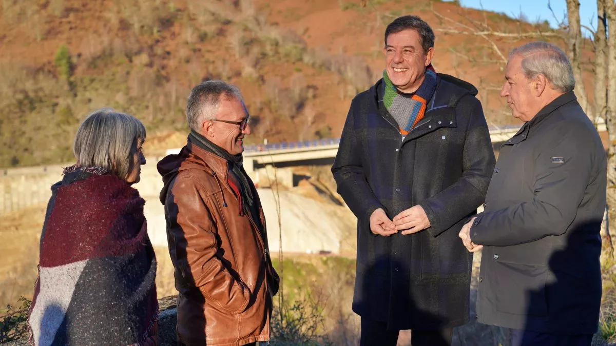 Besteiro en la visita a las obras del viaducto de la A 6 donde ha adelantado la fecha de apertura del ramal dirección Madrid Besteiro en la visita a las obras del viaducto de la A 6 donde ha adelantado la fecha de apertura del ramal dirección Madrid