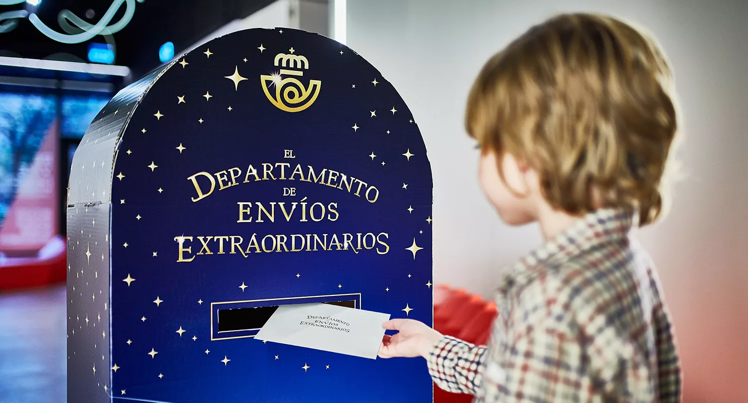 Correos instala en Ponferrada buzones especiales para enviar las cartas a Papá Noel y los Reyes Magos