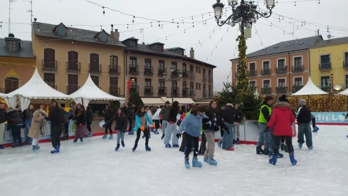 Inauguración de la pista de hielo y del Mercadillo Navideño