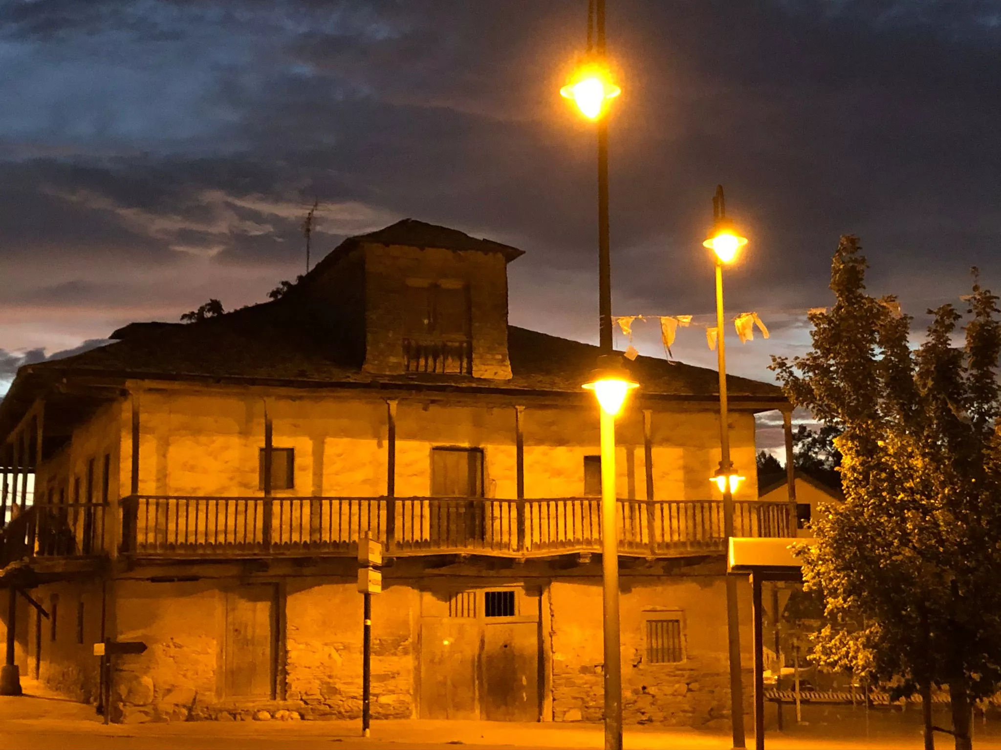 La arquitectura tradicional del Bierzo. En la foto se aprecia el corredor, una elemento típico (1)