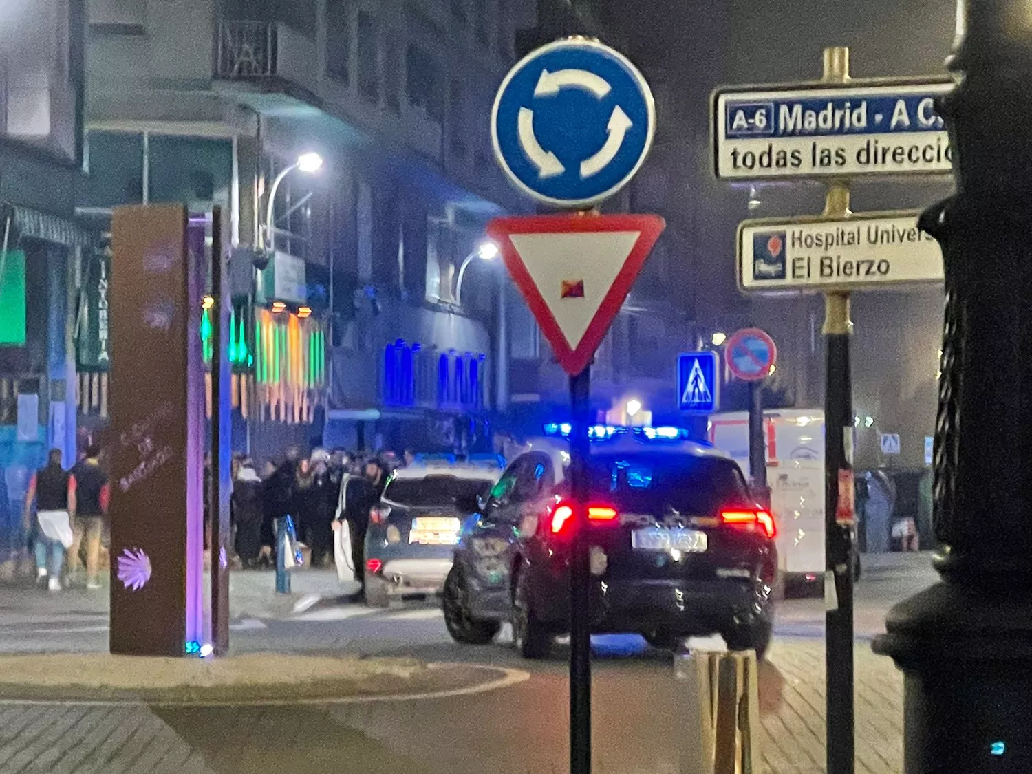 Pelea en el centro de Ponferrada durante la noche de Navidad | Las peleas se disparan en León: La provincia registra un 15% más de casos en 2025