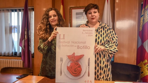 Lourdes Maldonado mantenedora del Festival del Botillo de Bembibre 2024 y actuación musical de Merche