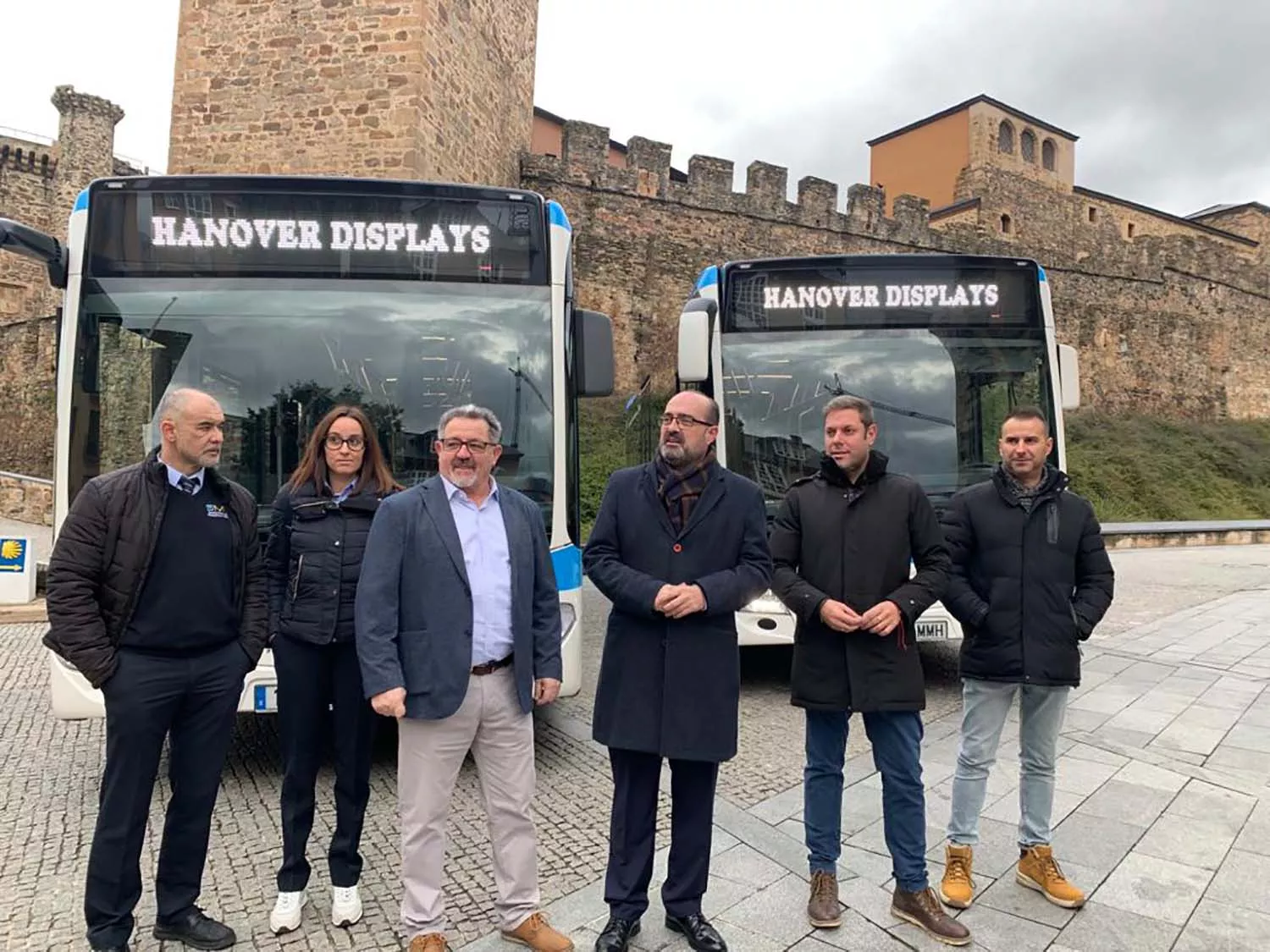 Ponferrada presenta dos nuevos autobuses urbanos con una inversión de 600.000 euros Ponferrada presenta dos nuevos autobuses urbanos con una inversión de 600.000 euros