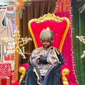 Jornada de trabajo del Mago Chalupa en el centro de Ponferrada que echa al diente su roscón de Reyes