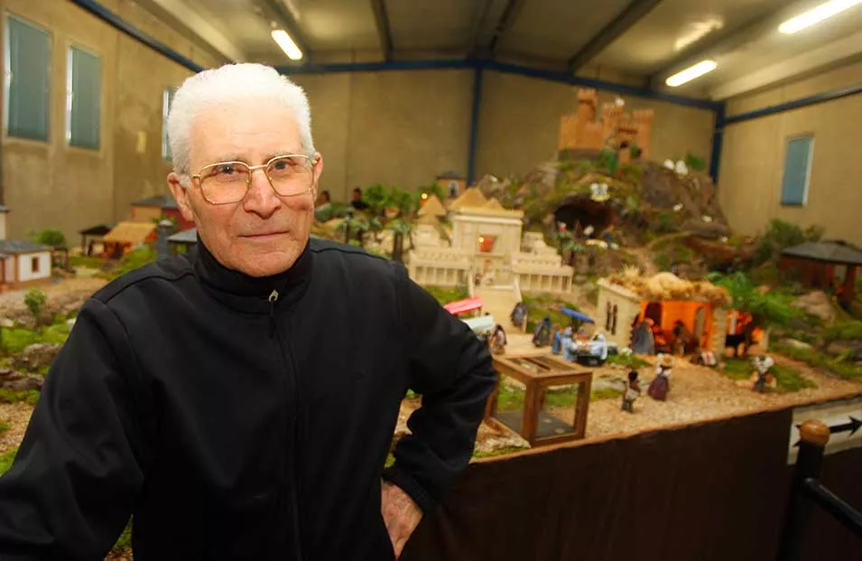 Pepe junto a su belén | Archivo InfoBierzo Pepe junto a su belén | Archivo InfoBierzo