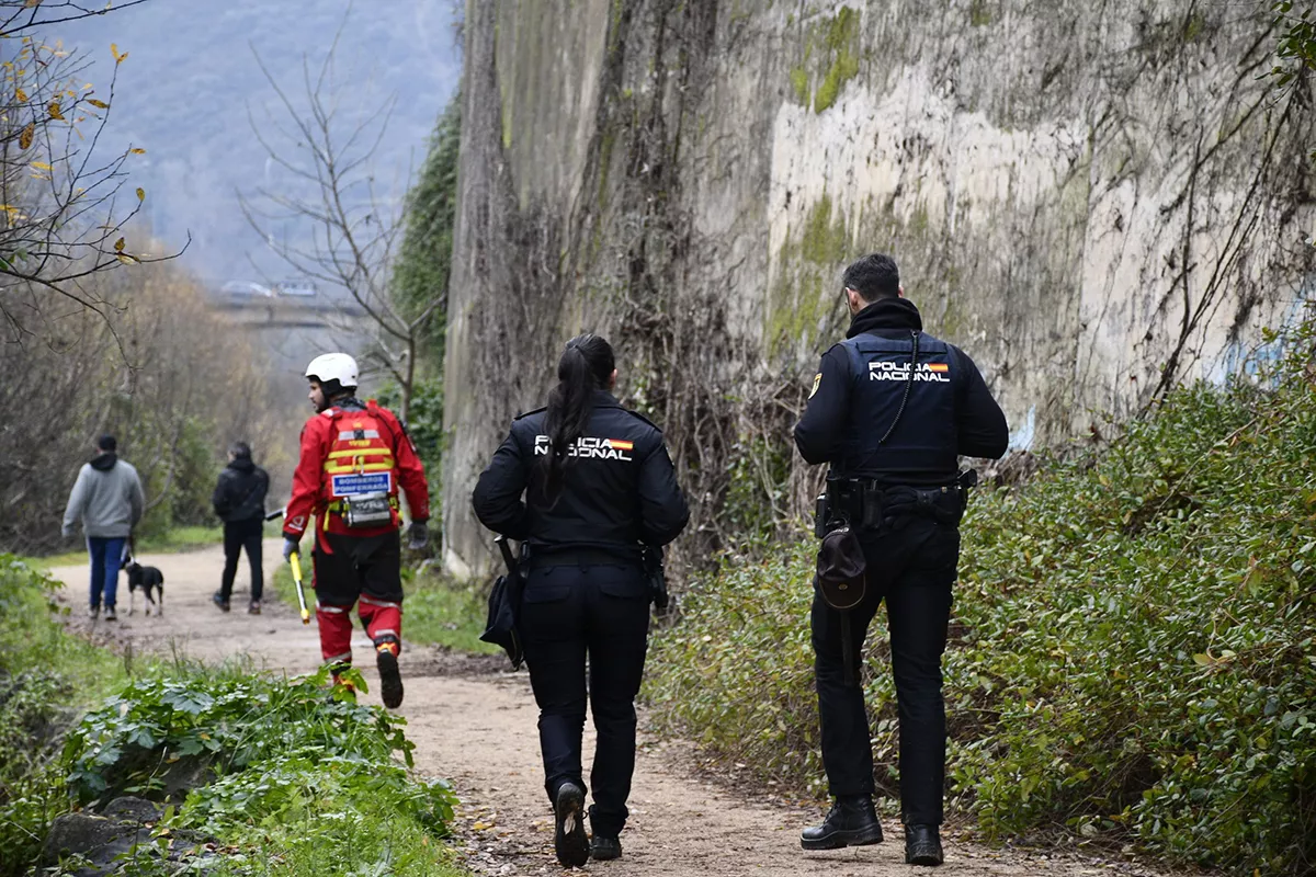 Dispositivo de búsqueda de la menor desaparecida en Ponferrada (1) Dispositivo de búsqueda de la menor desaparecida en Ponferrada (1)