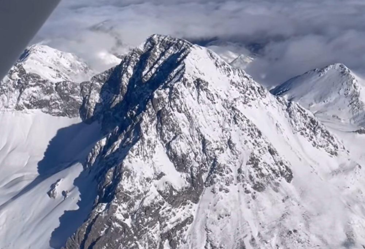 Primeras nevadas llegan a Peña Ubiña