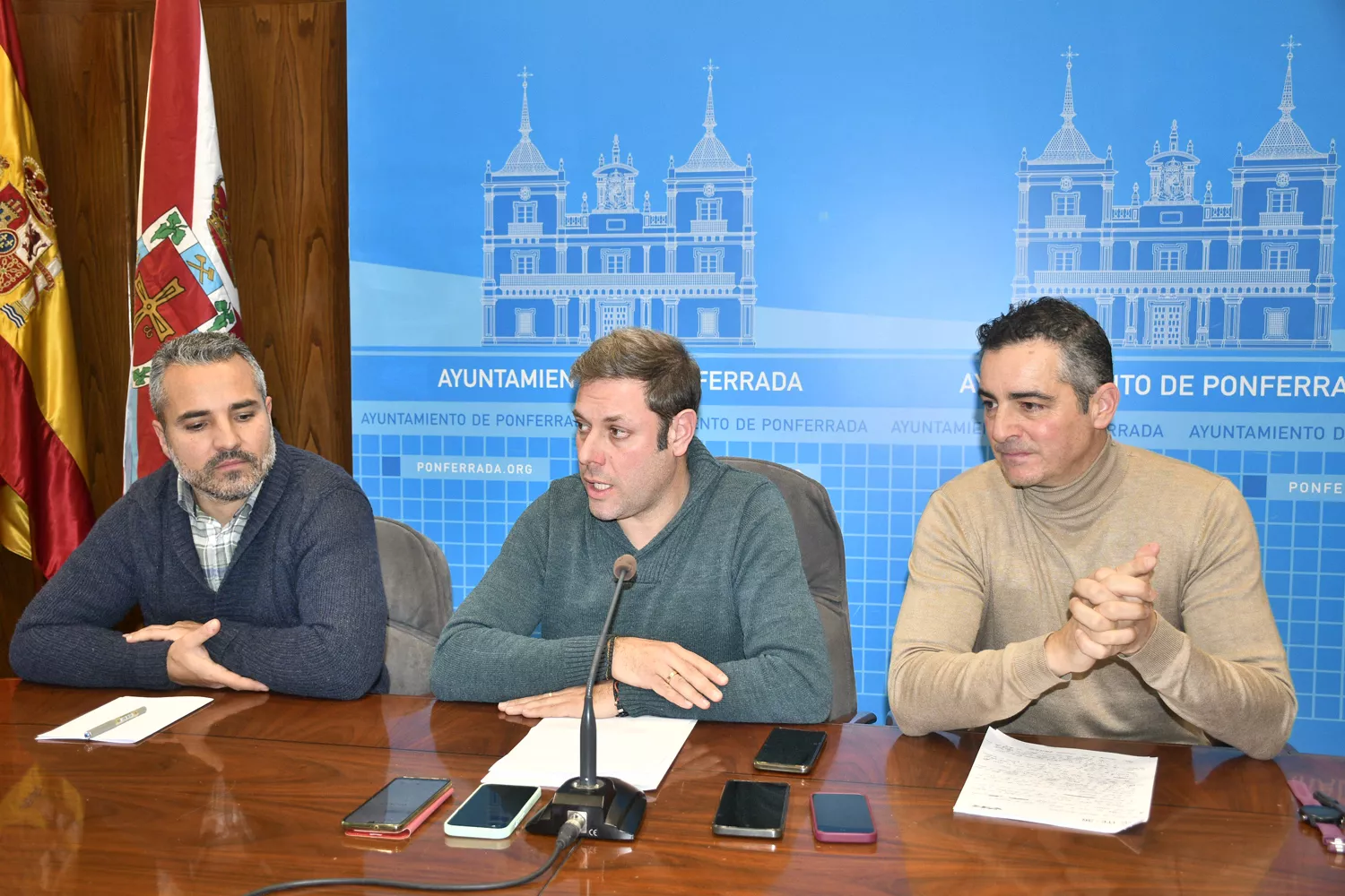 Comparecencia del equipo de gobierno sobre el frío en las aulas de los colegios de Navaliegos y de Compostilla de la capital berciana