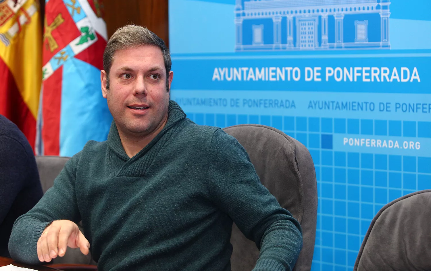 Los concejales de Coalición por el Bierzo en el Ayuntamiento de Ponferrada, Iván Alonso (D), y David Pacios (I), durante su comparecencia para hacer balance de sus áreas en los primeros seis meses de gobierno 2 Los concejales de Coalición por el Bierzo en el Ayuntamiento de Ponferrada, Iván Alonso (D), y David Pacios (I), durante su comparecencia para hacer balance de sus áreas en los primeros seis meses de gobierno 2