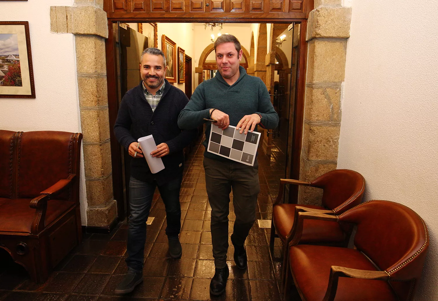 Los concejales de Coalición por el Bierzo en el Ayuntamiento de Ponferrada, Iván Alonso (D), y David Pacios (I), durante su comparecencia para hacer balance de sus áreas en los primeros seis meses de gobierno1 Los concejales de Coalición por el Bierzo en el Ayuntamiento de Ponferrada, Iván Alonso (D), y David Pacios (I), durante su comparecencia para hacer balance de sus áreas en los primeros seis meses de gobierno1