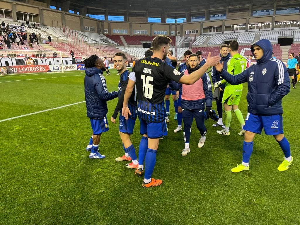 Los jugadores al final del encuentro (imagen Ponferradina)