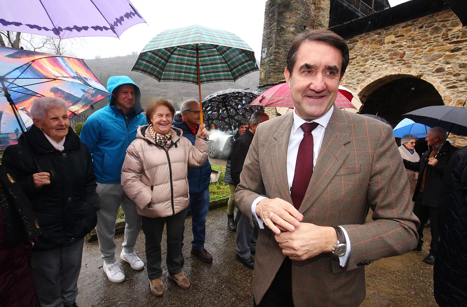 El consejero, Suárez-Quiñones, en la visita inaugural de este lunes El consejero, Suárez-Quiñones, en la visita inaugural de este lunes