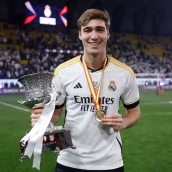 Fran González durante la celebración de la victoria del Real Madrid en la Supercopa 