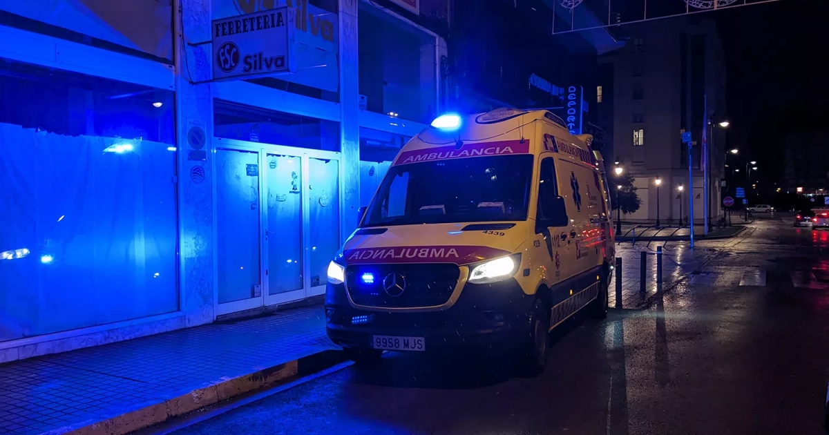 Choca contra una farola en Ponferrada y tiene que ser trasladado al ...
