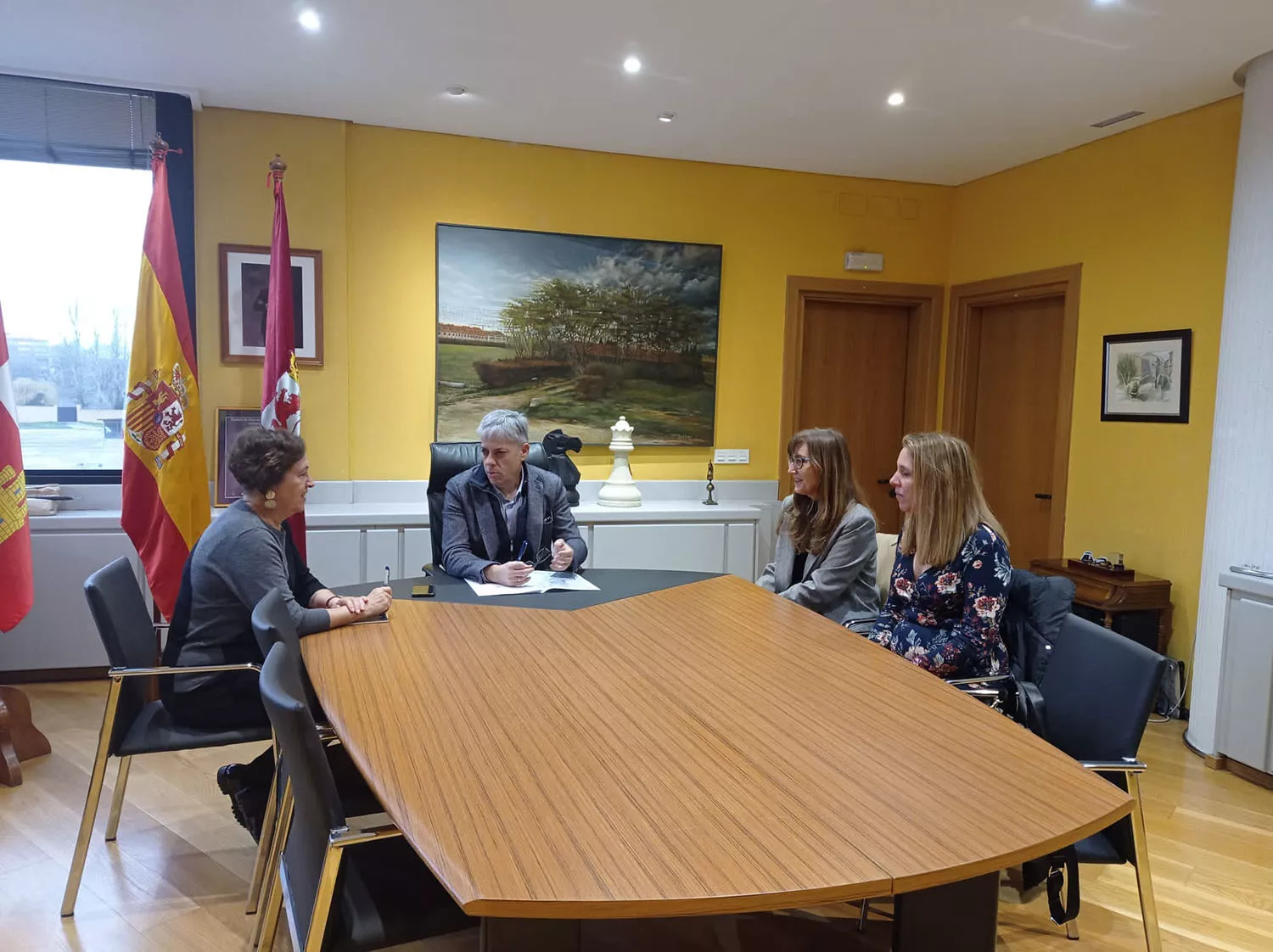 Reunión entre el delegado territorial de la Junta en León y la alcaldesa de Peranzanes