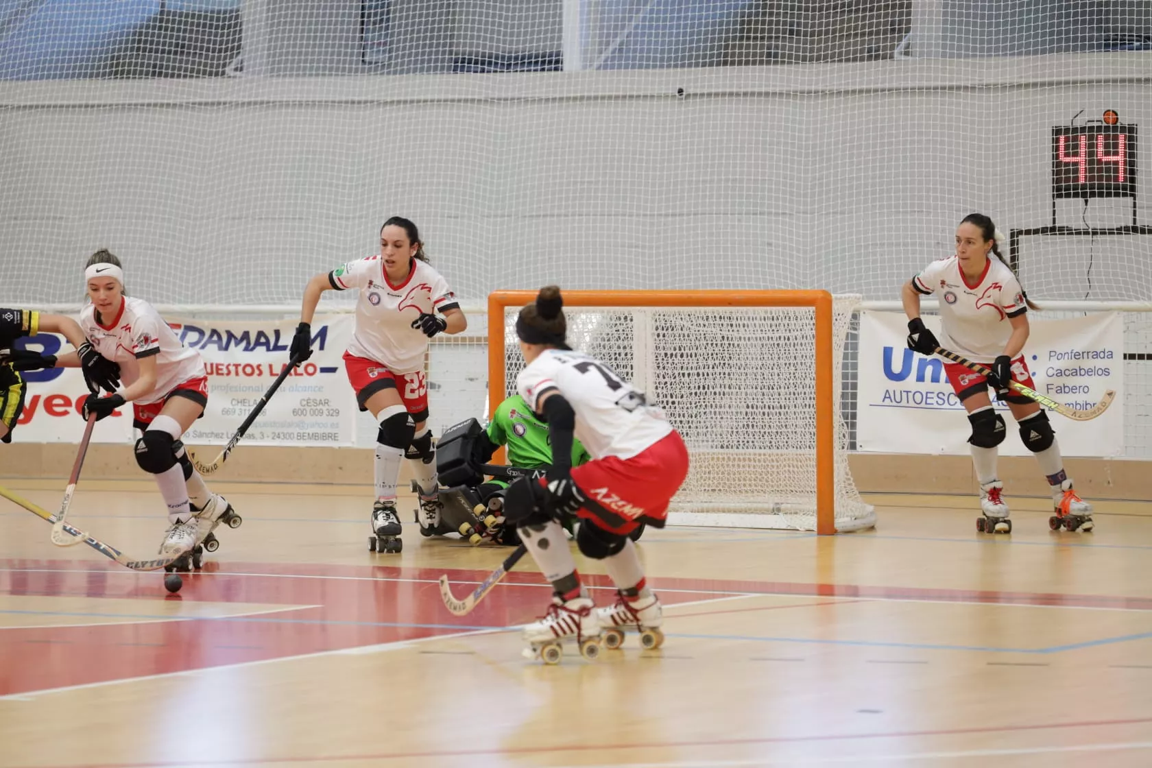El Bembibre Hockey Club suma tres puntos ante el Mataró 