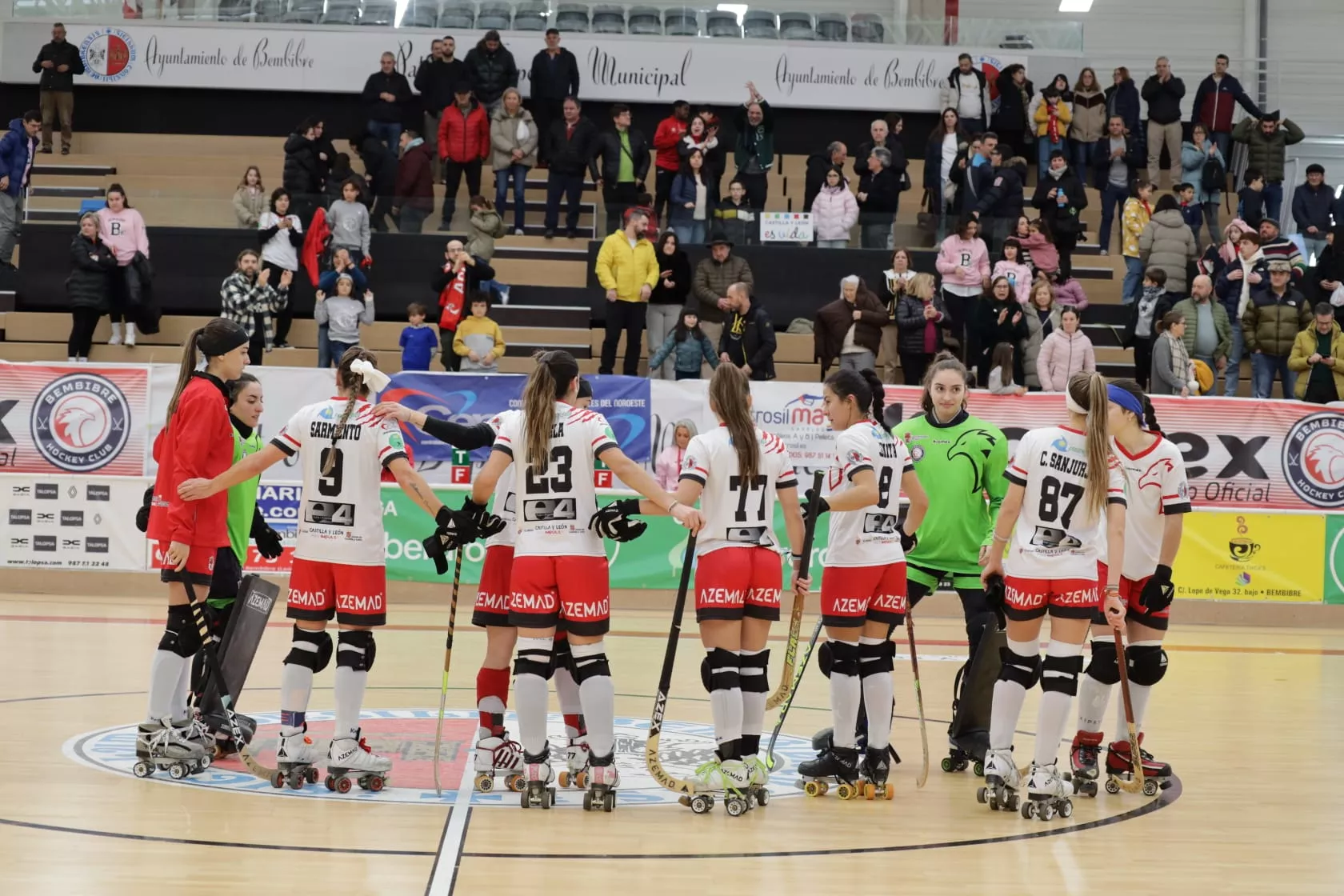 El Bembibre Hockey Club suma tres puntos ante el Mataró (3)