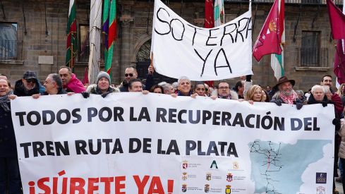 Concentración en Astorga por la recuperación de la vía ferroviaria de la Ruta de la Plata | Campillo (ICAL)