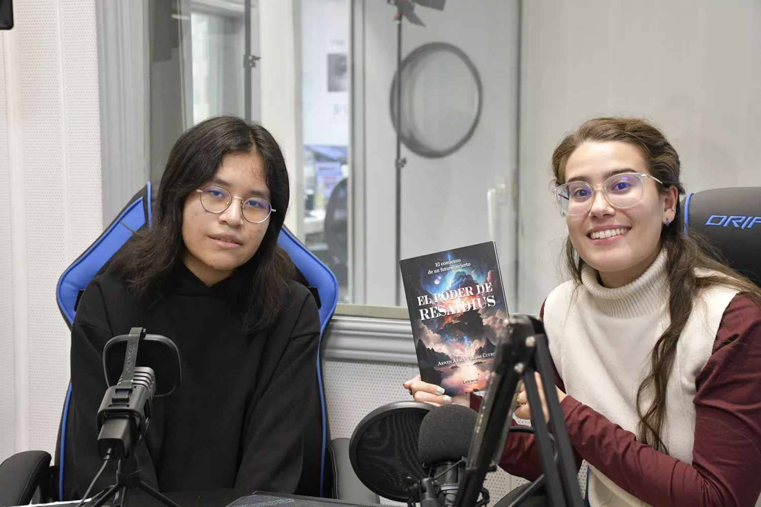 'El poder de Resaidius' una novela de fantasía y ficción de la autora ponferradina de 13 años Arwen Analy Vargas 'El poder de Resaidius' una novela de fantasía y ficción de la autora ponferradina de 13 años Arwen Analy Vargas