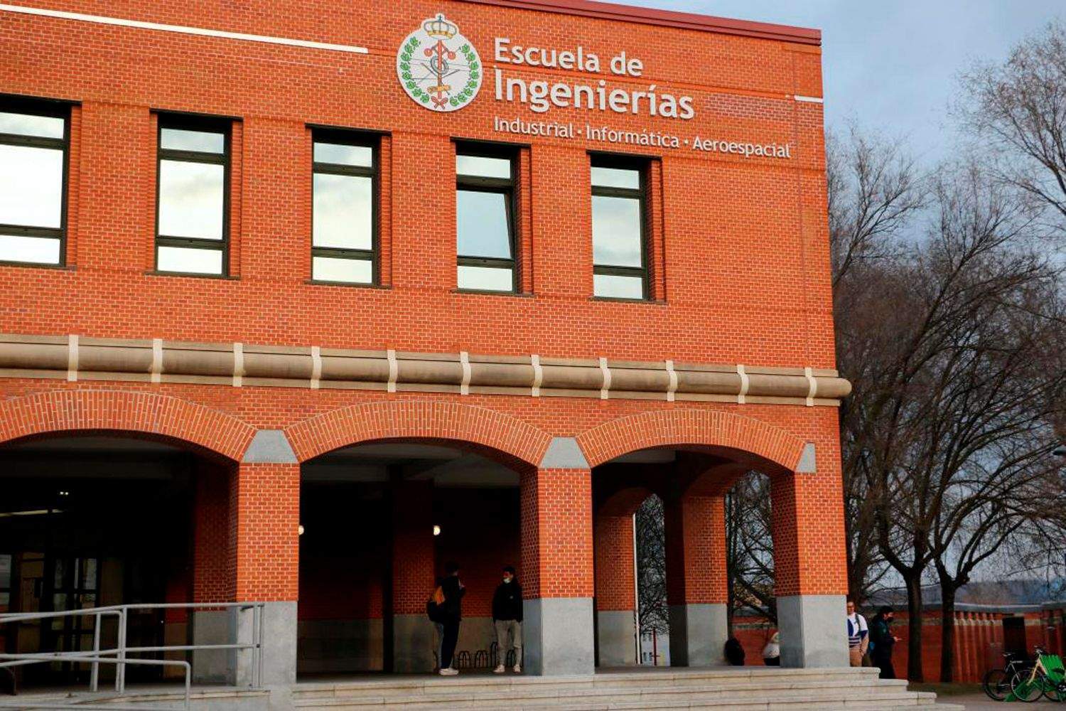 Escuela de Ingenierías Industrial, Informática y Aeroespacial de la ULE Escuela de Ingenierías Industrial, Informática y Aeroespacial de la ULE