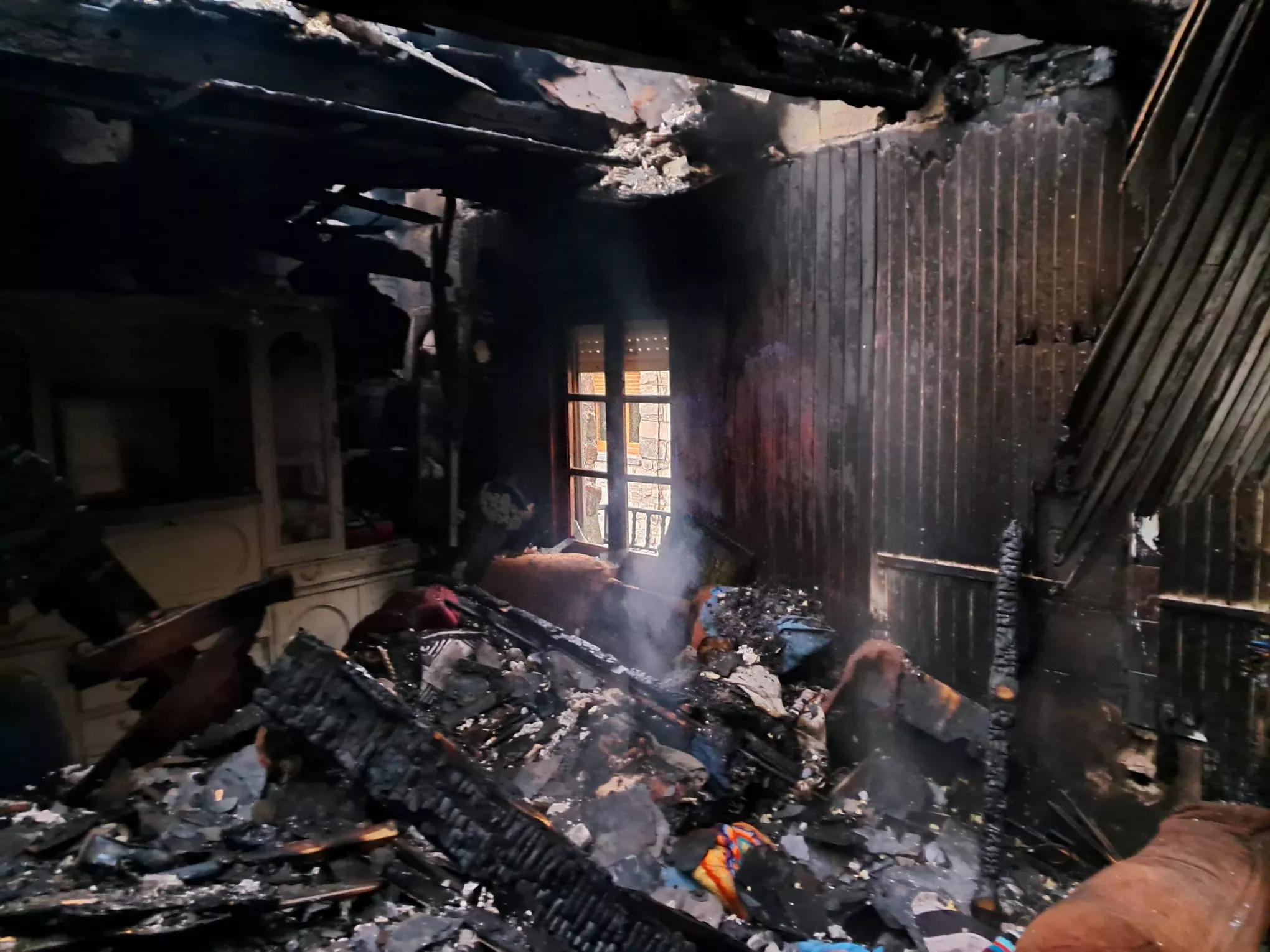 Incendio en una casa en Valseco (2) Incendio en una casa en Valseco (2)