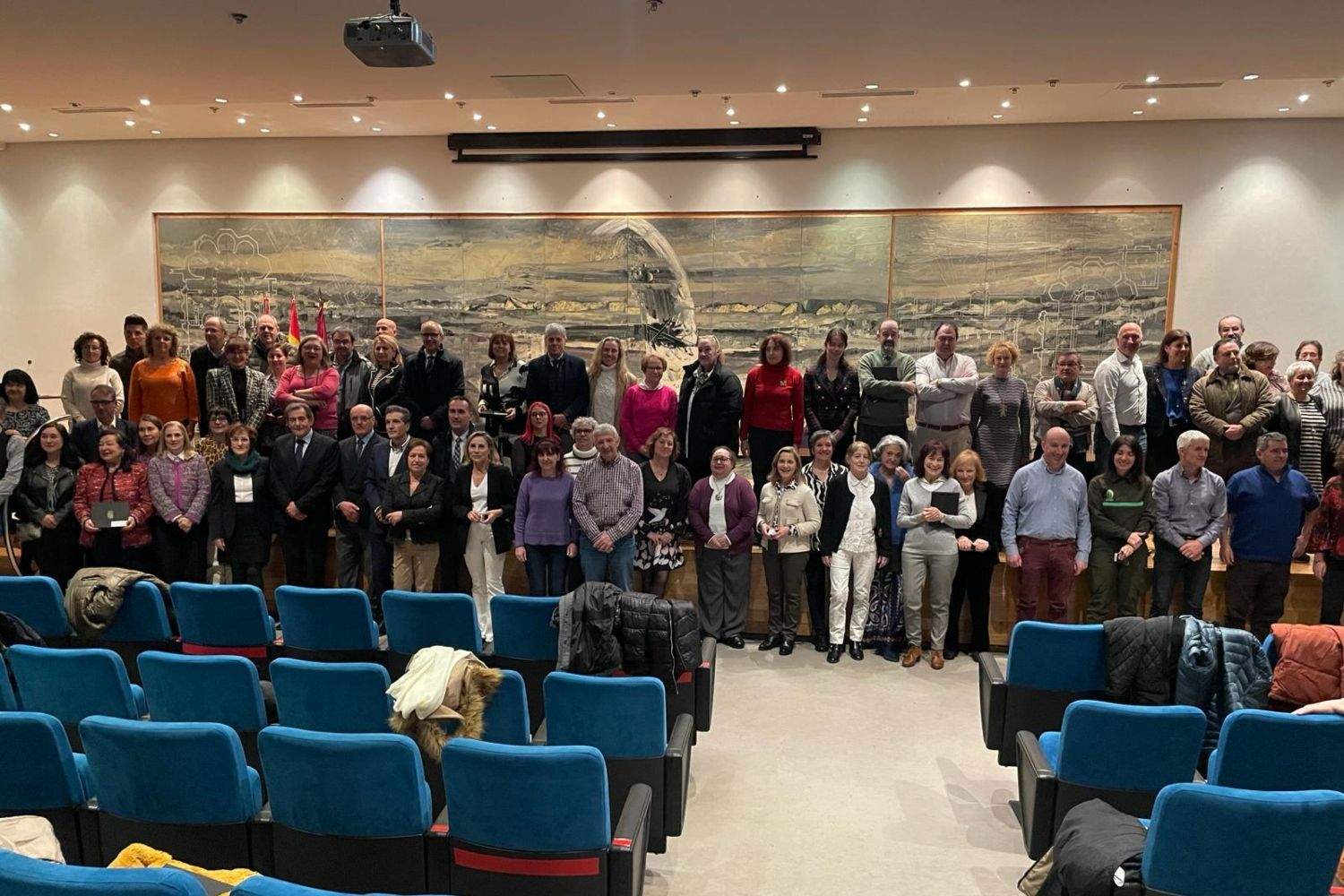 Funcionarios de la Junta en León son distinguidos por su permanencia en el servicio