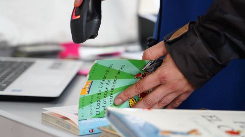 El Bibliobús de León cumple 50 años: Más que un servicio de libros, una conexión vital en los pueblos olvidados El Bibliobús de León cumple 50 años: Más que un servicio de libros, una conexión vital en los pueblos olvidados