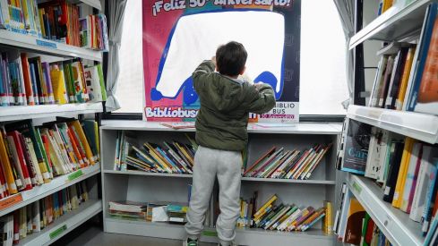 El Bibliobús de León cumple 50 años: Más que un servicio de libros, una conexión vital en los pueblos olvidados El Bibliobús de León cumple 50 años: Más que un servicio de libros, una conexión vital en los pueblos olvidados