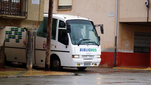 El Bibliobús de León cumple 50 años: Más que un servicio de libros, una conexión vital en los pueblos olvidados El Bibliobús de León cumple 50 años: Más que un servicio de libros, una conexión vital en los pueblos olvidados