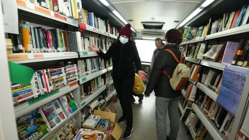 El Bibliobús de León cumple 50 años: Más que un servicio de libros, una conexión vital en los pueblos olvidados