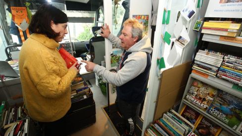 El Bibliobús de León cumple 50 años: Más que un servicio de libros, una conexión vital en los pueblos olvidados