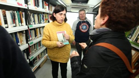 El Bibliobús de León cumple 50 años: Más que un servicio de libros, una conexión vital en los pueblos olvidados El Bibliobús de León cumple 50 años: Más que un servicio de libros, una conexión vital en los pueblos olvidados