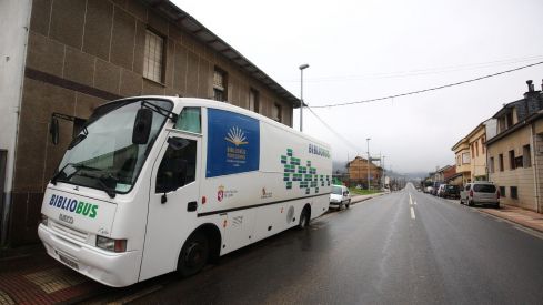 El Bibliobús de León cumple 50 años: Más que un servicio de libros, una conexión vital en los pueblos olvidados