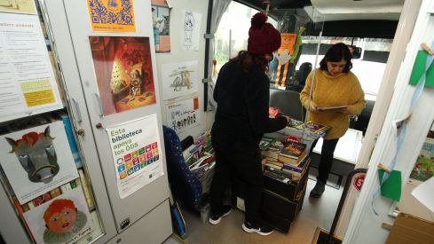 El Bibliobús de León cumple 50 años: Más que un servicio de libros, una conexión vital en los pueblos olvidados