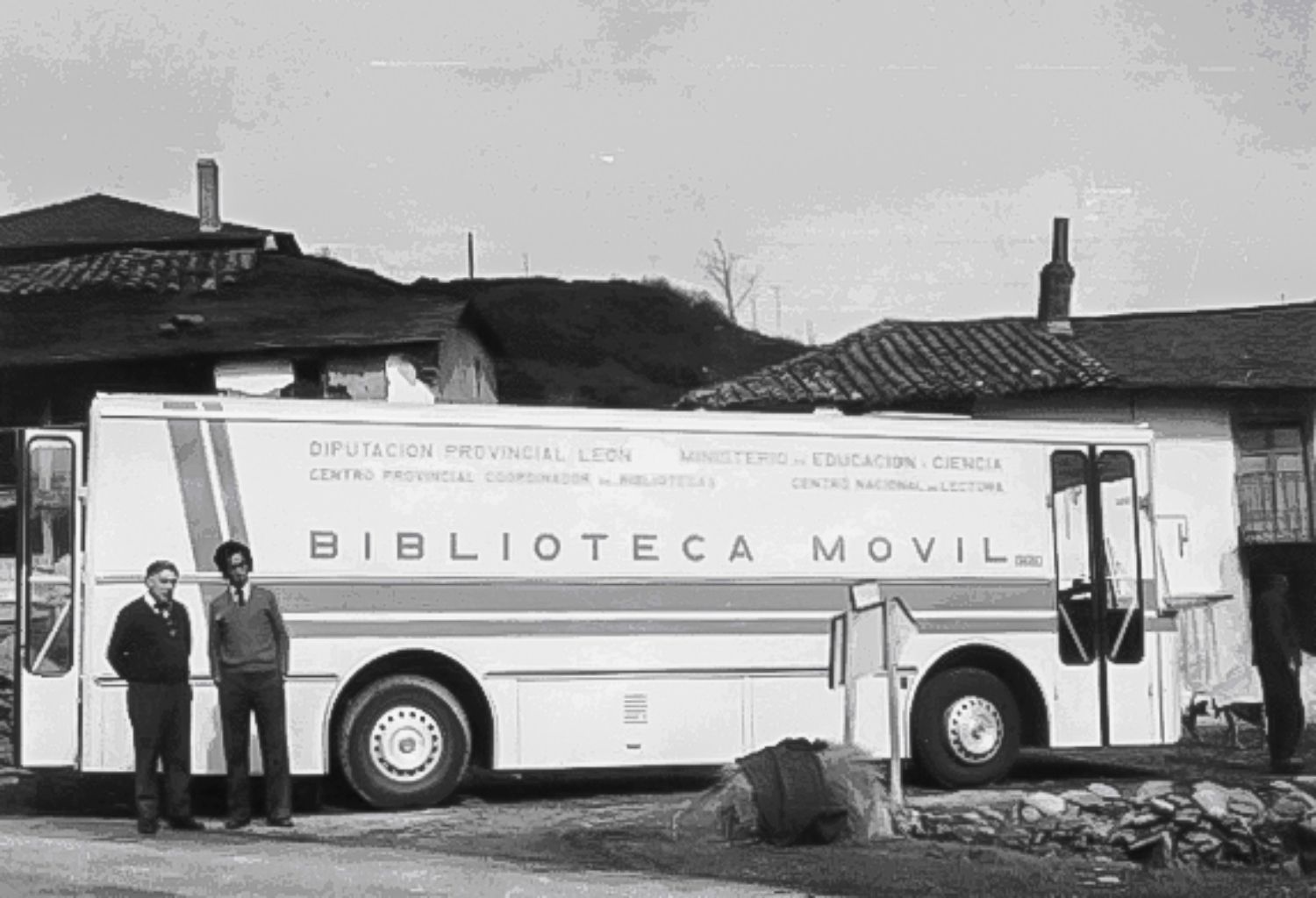 El Bibliobús de León cumple 50 años: Más que un servicio de libros, una conexión vital en los pueblos olvidados