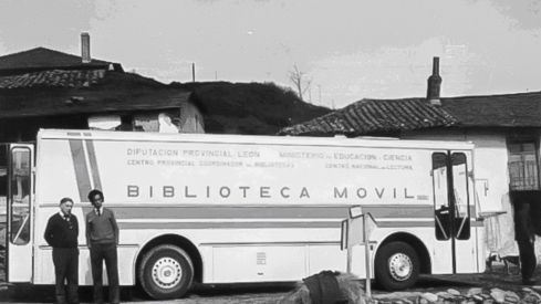 El Bibliobús de León cumple 50 años: Más que un servicio de libros, una conexión vital en los pueblos olvidados