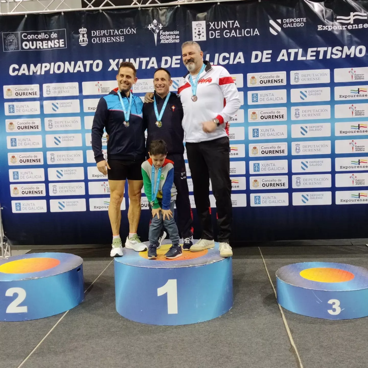 El berciano Alfredo Quintana brilla en el Autonómico Máster Gallego de Atletismo 