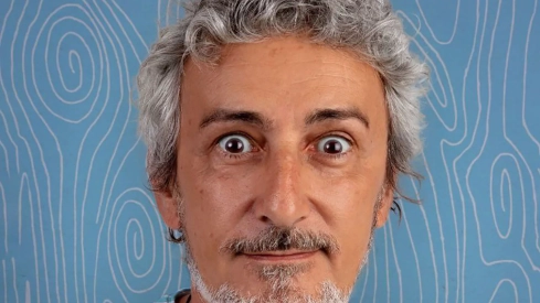 El cómico David Fernández aterriza en el teatro Benevivere de Bembibre con motivo del programa de la semana cultural del Festival del Botillo