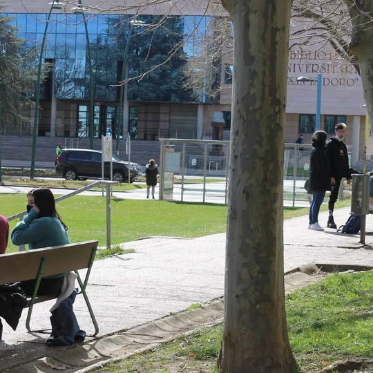 Estudiantes de la ULE en el Campus de Vegazana Estudiantes de la ULE en el Campus de Vegazana