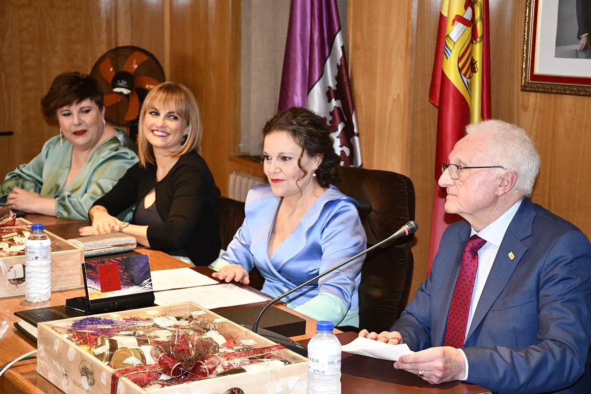 Recepción de autoridades y Mantenedora en el Botillo de Bembibre (22)