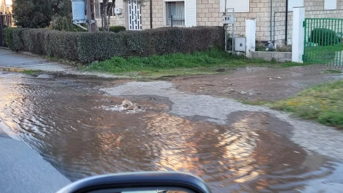 El pedáneo de Fuentesnuevas denuncia el “abandono” del Ayuntamiento de Ponferrada en la renovación de la red de agua