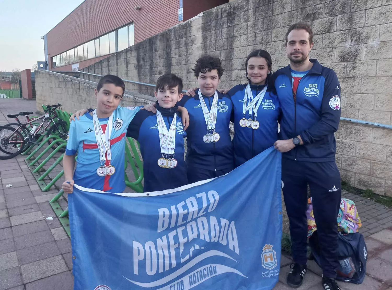 Los alevines del Club Natación Bierzo Ponferrada se alzan con 15 medallas en el Campeonato de Castilla y León 1