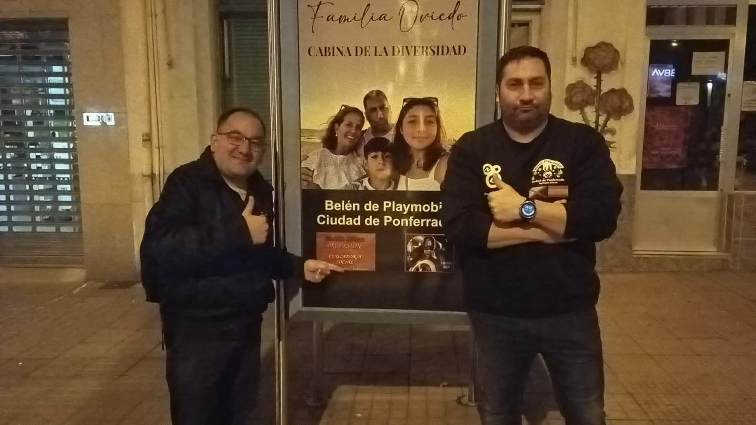La familia Oviedo homenajeada en la 'cabina de la diversidad' de Flores del Sil La familia Oviedo homenajeada en la 'cabina de la diversidad' de Flores del Sil