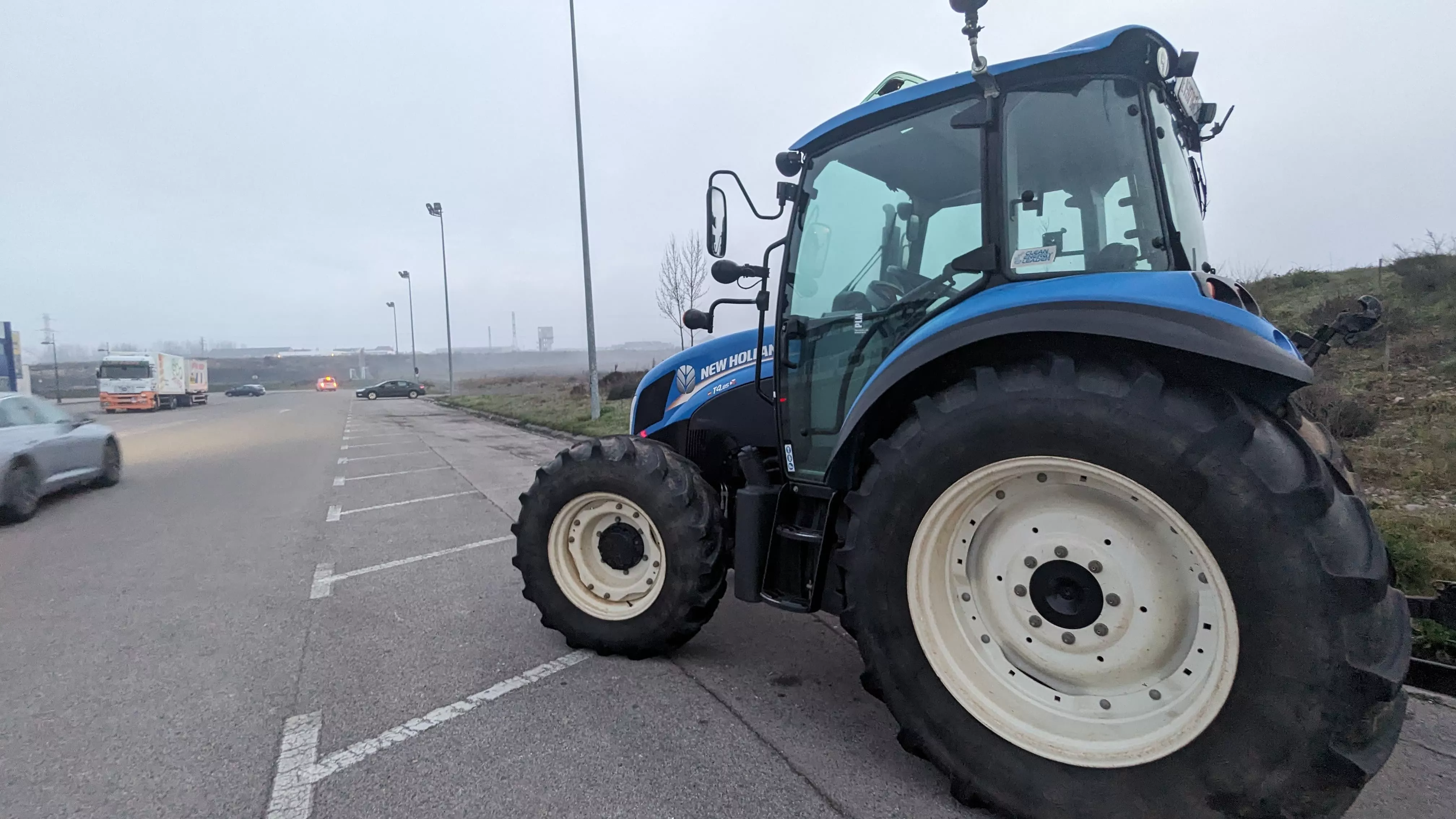 Sólo un tractor acude a la convocatoria de tractorada de Ponferrada (2)