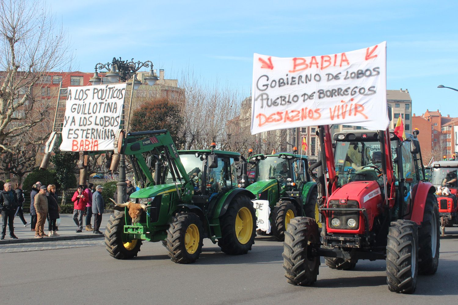 Segunda tractorada en León capital | Los agricultores anuncian que las protestas se mantendrán en el tiempo y esperan poder unirse a los transportistas