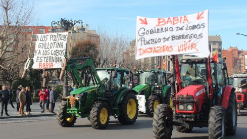 Segunda tractorada en León capital | Los agricultores anuncian que las protestas se mantendrán en el tiempo y esperan poder unirse a los transportistas