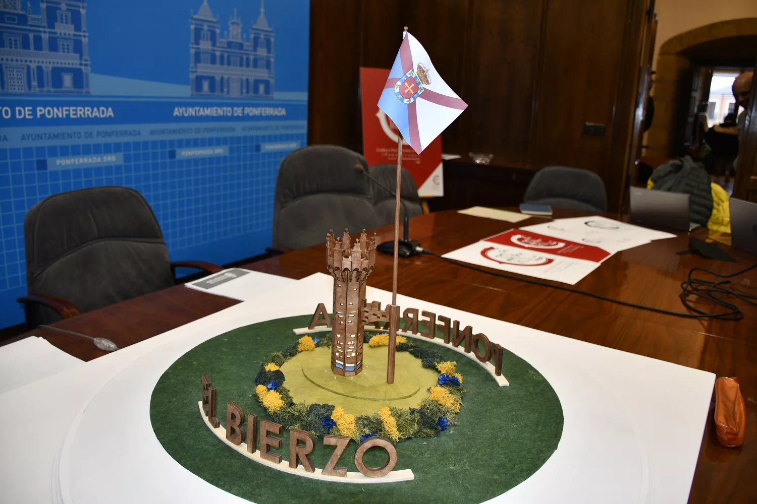 Glorieta entrada ponferrada (2)