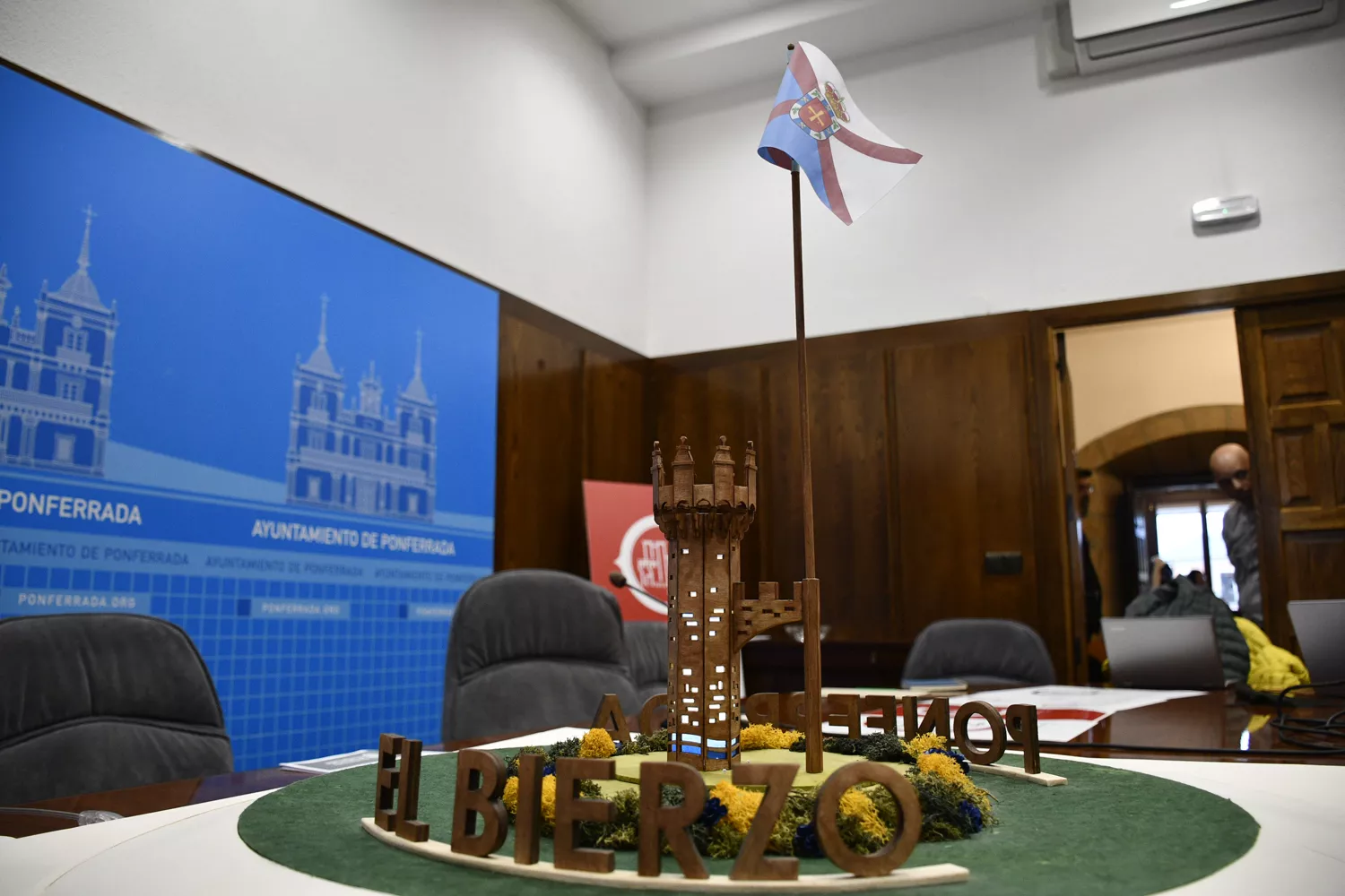 Glorieta entrada ponferrada (4)